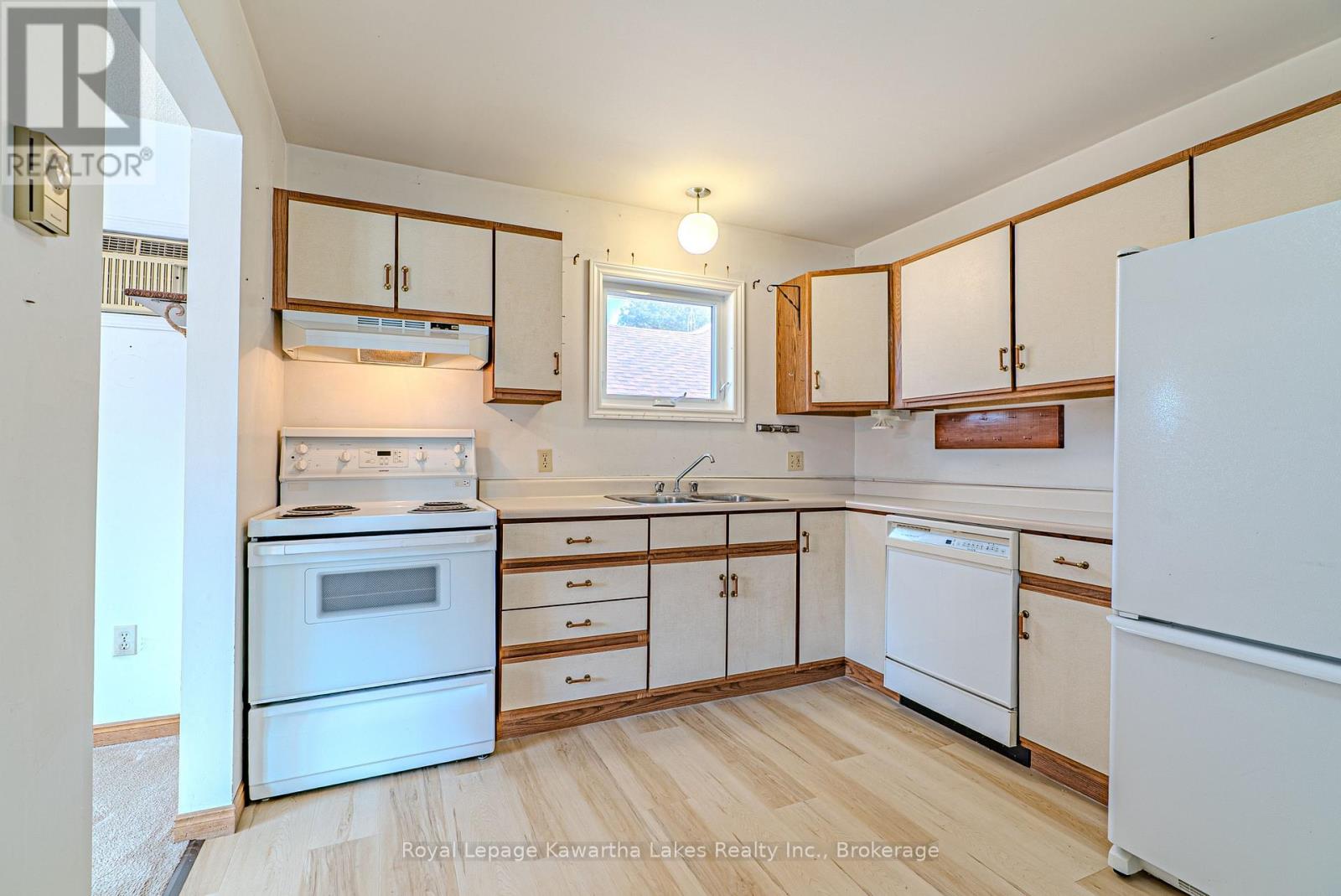 182 COLBORNE STREET W - 13