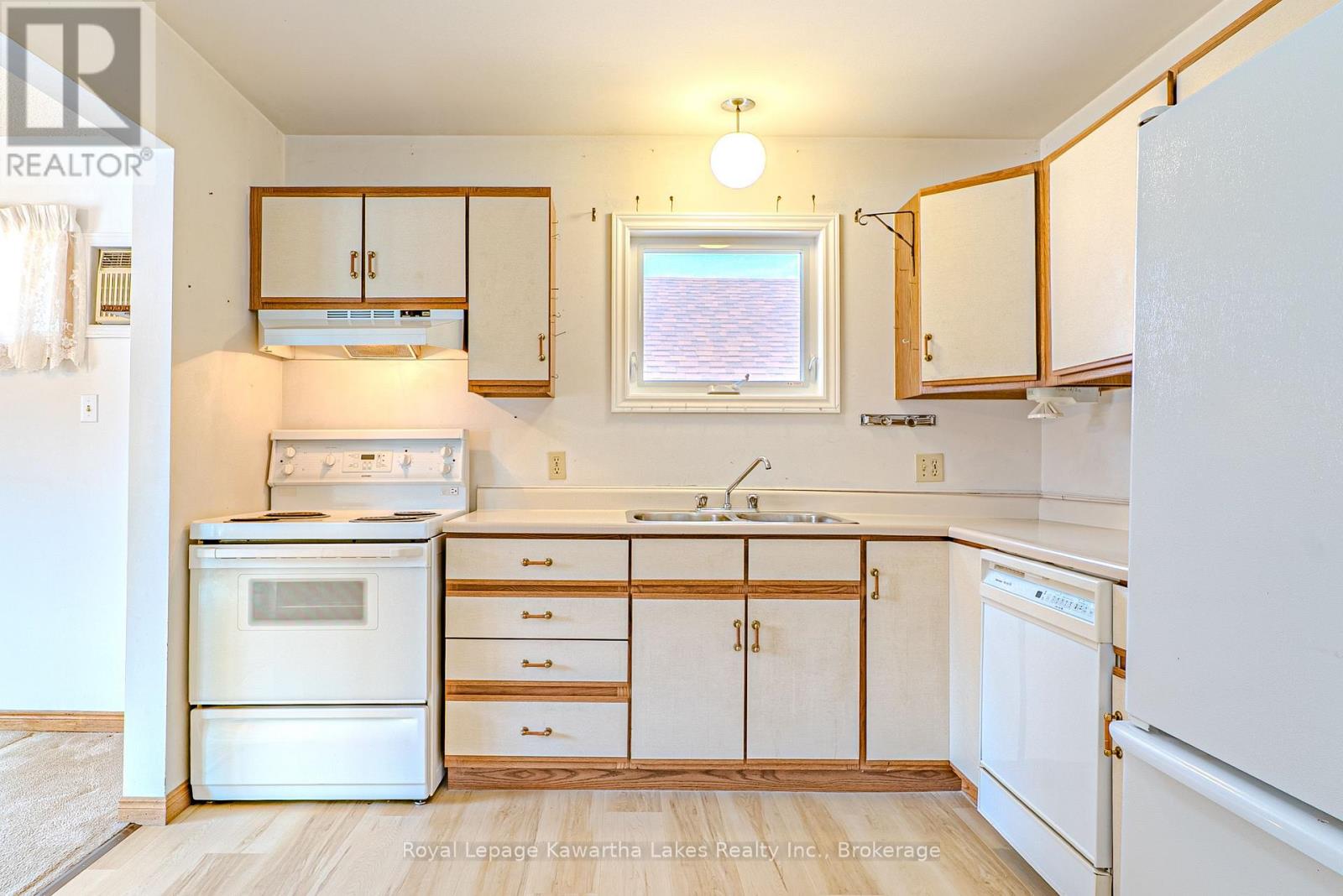 182 COLBORNE STREET W - 14