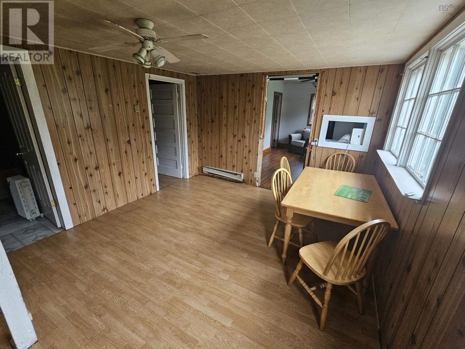 11371 6 Highway - 19