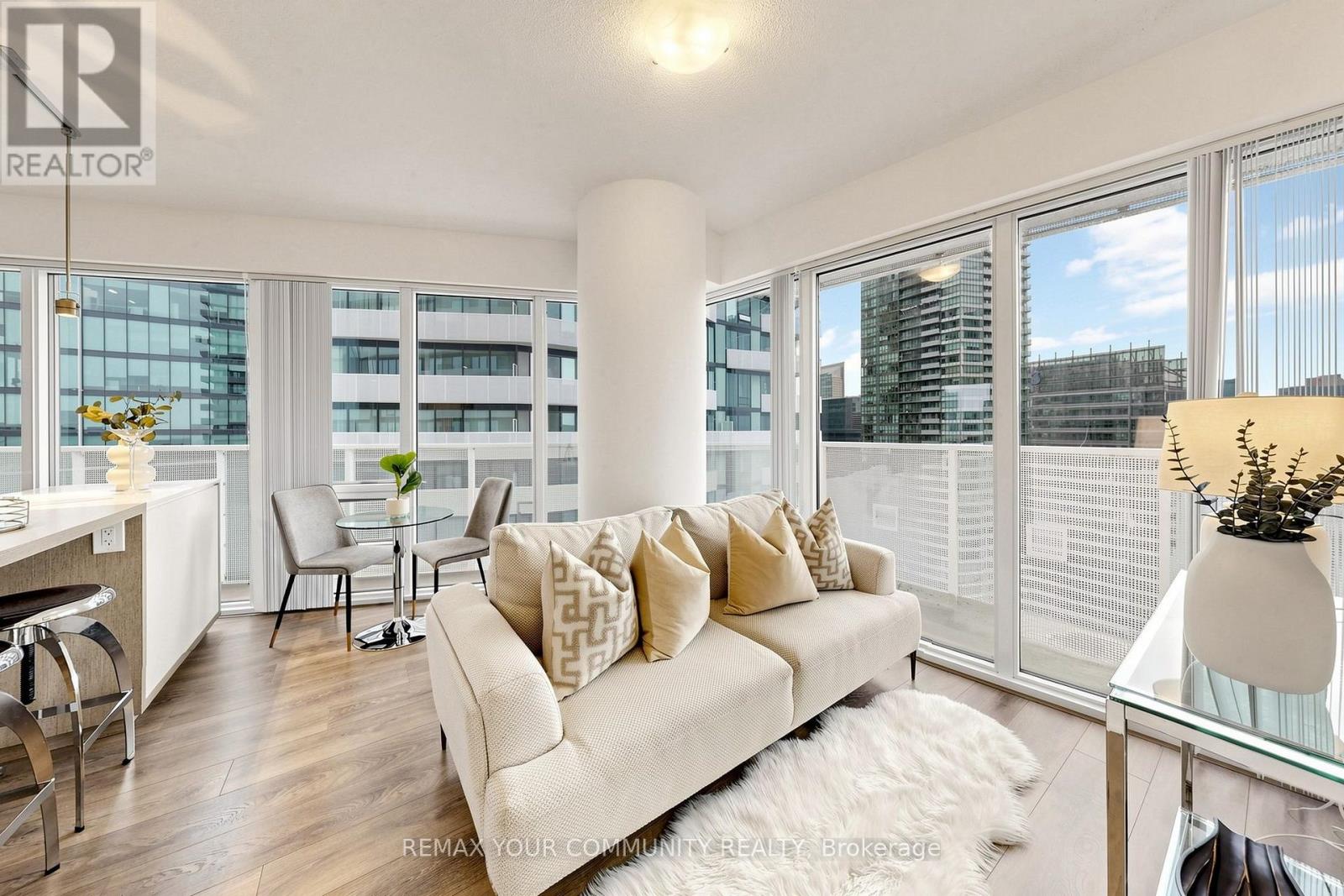 #3702 88 HARBOUR STREET - 14