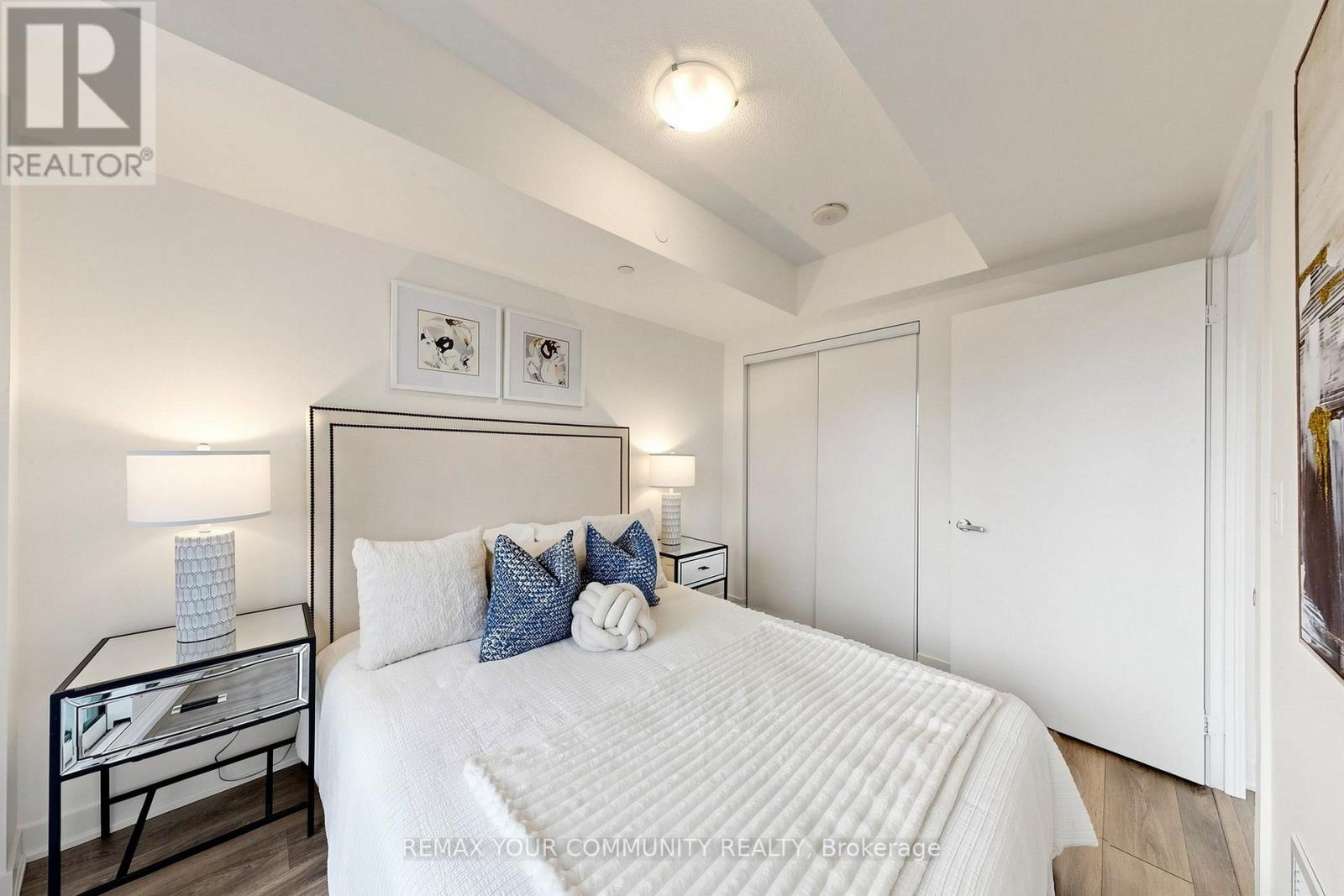 #3702 88 HARBOUR STREET - 23