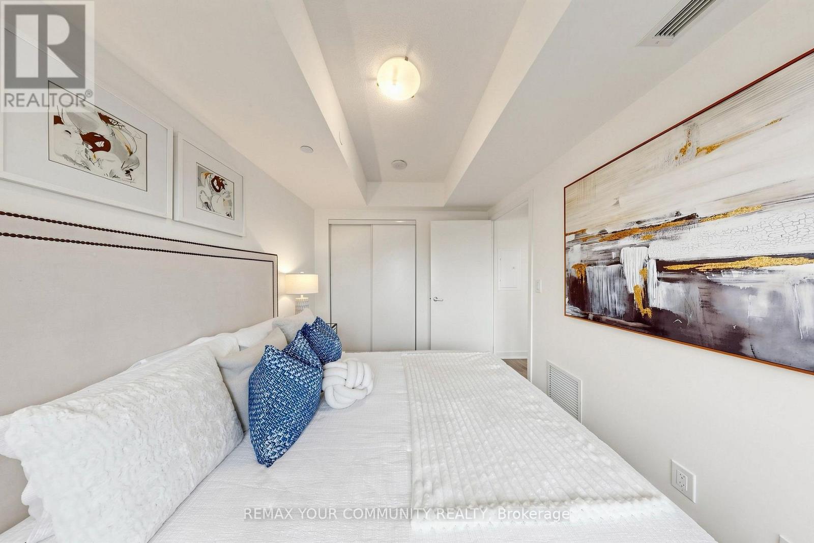 #3702 88 HARBOUR STREET - 24