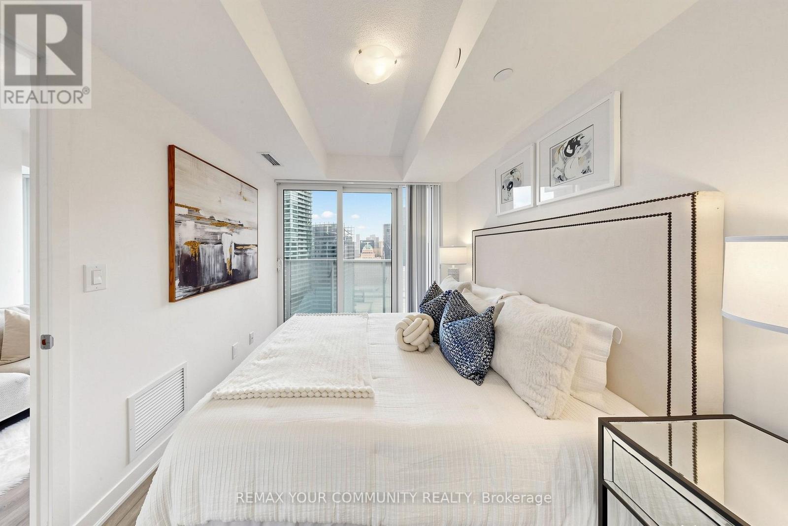 #3702 88 HARBOUR STREET - 25