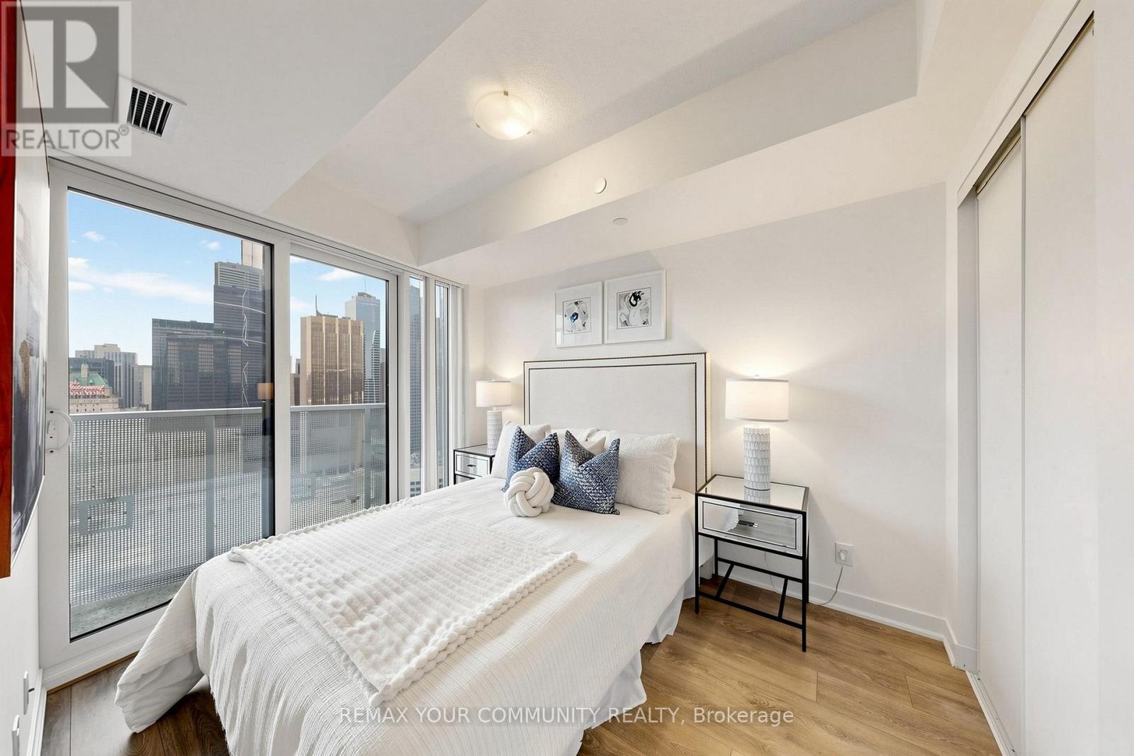 #3702 88 HARBOUR STREET - 26