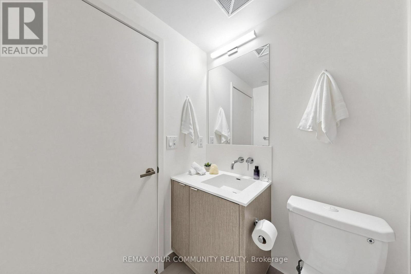 #3702 88 HARBOUR STREET - 28