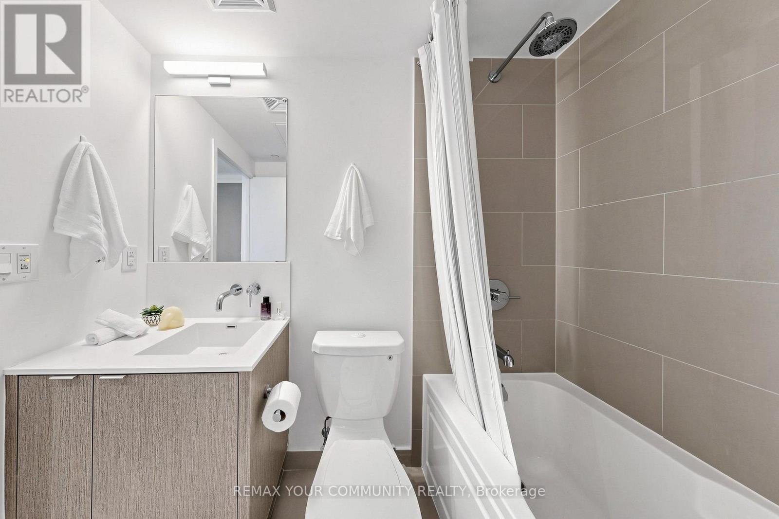 #3702 88 HARBOUR STREET - 29