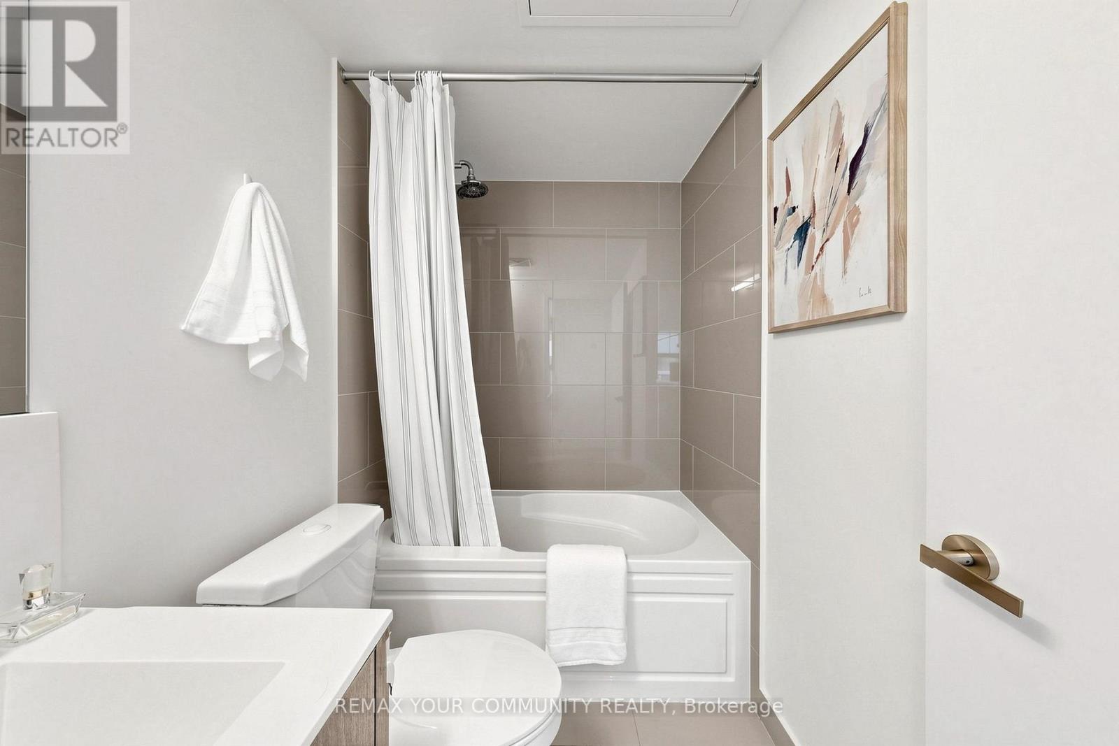#3702 88 HARBOUR STREET - 30