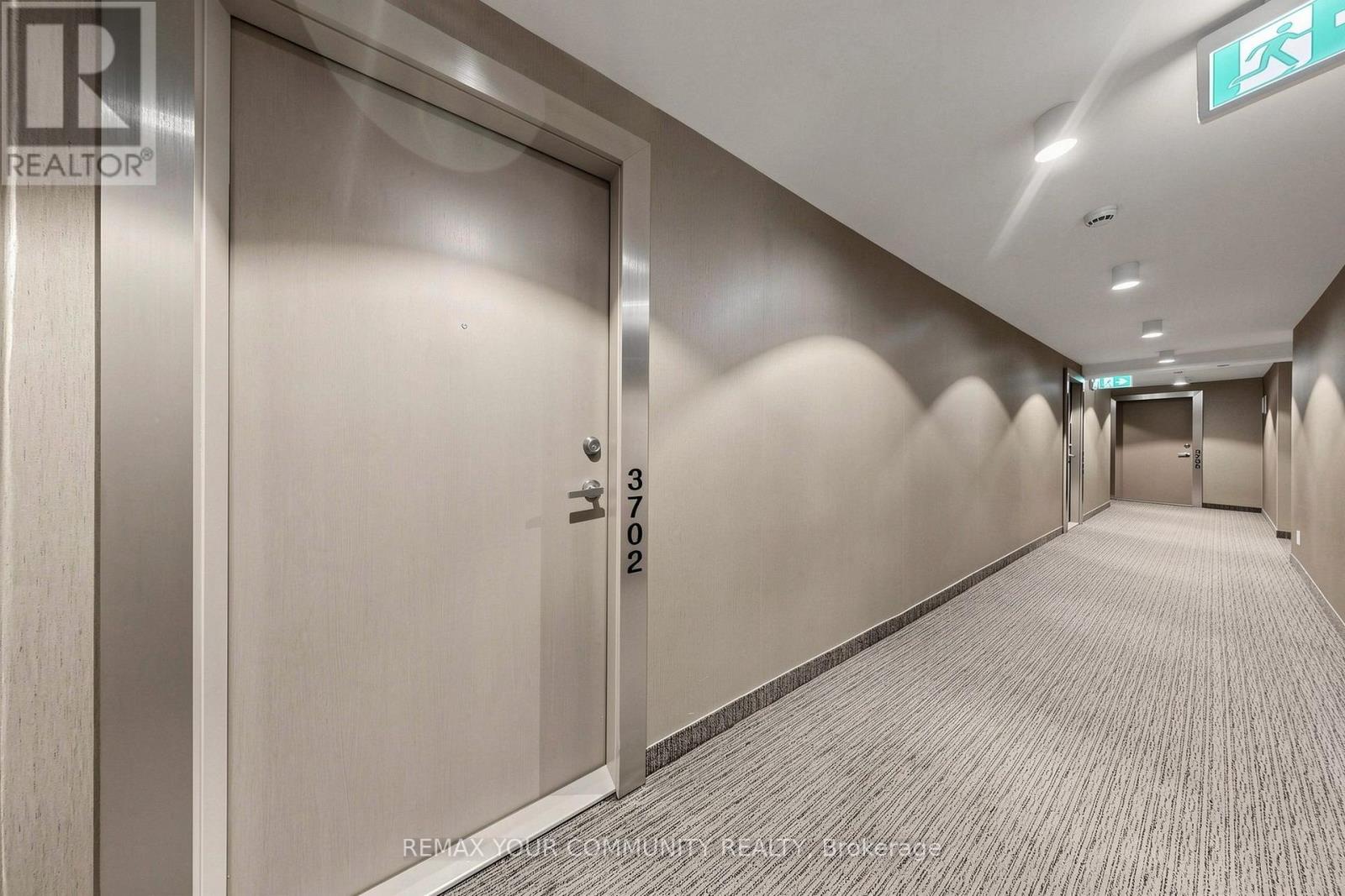 #3702 88 HARBOUR STREET - 33