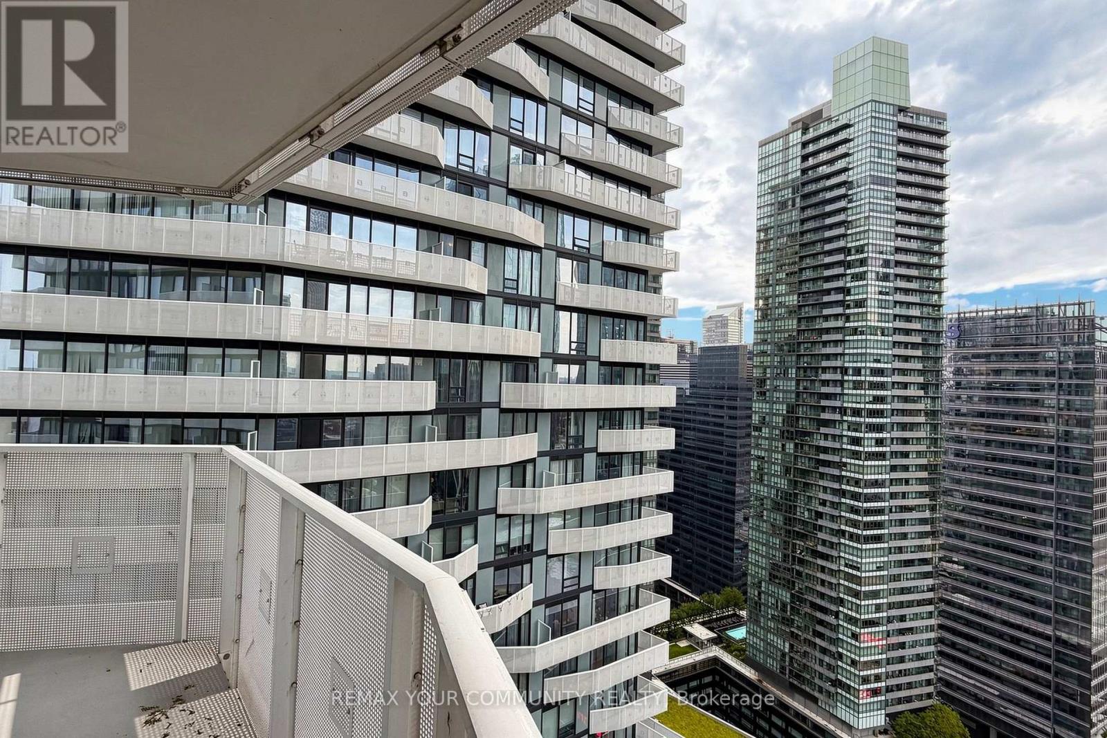 #3702 88 HARBOUR STREET - 36