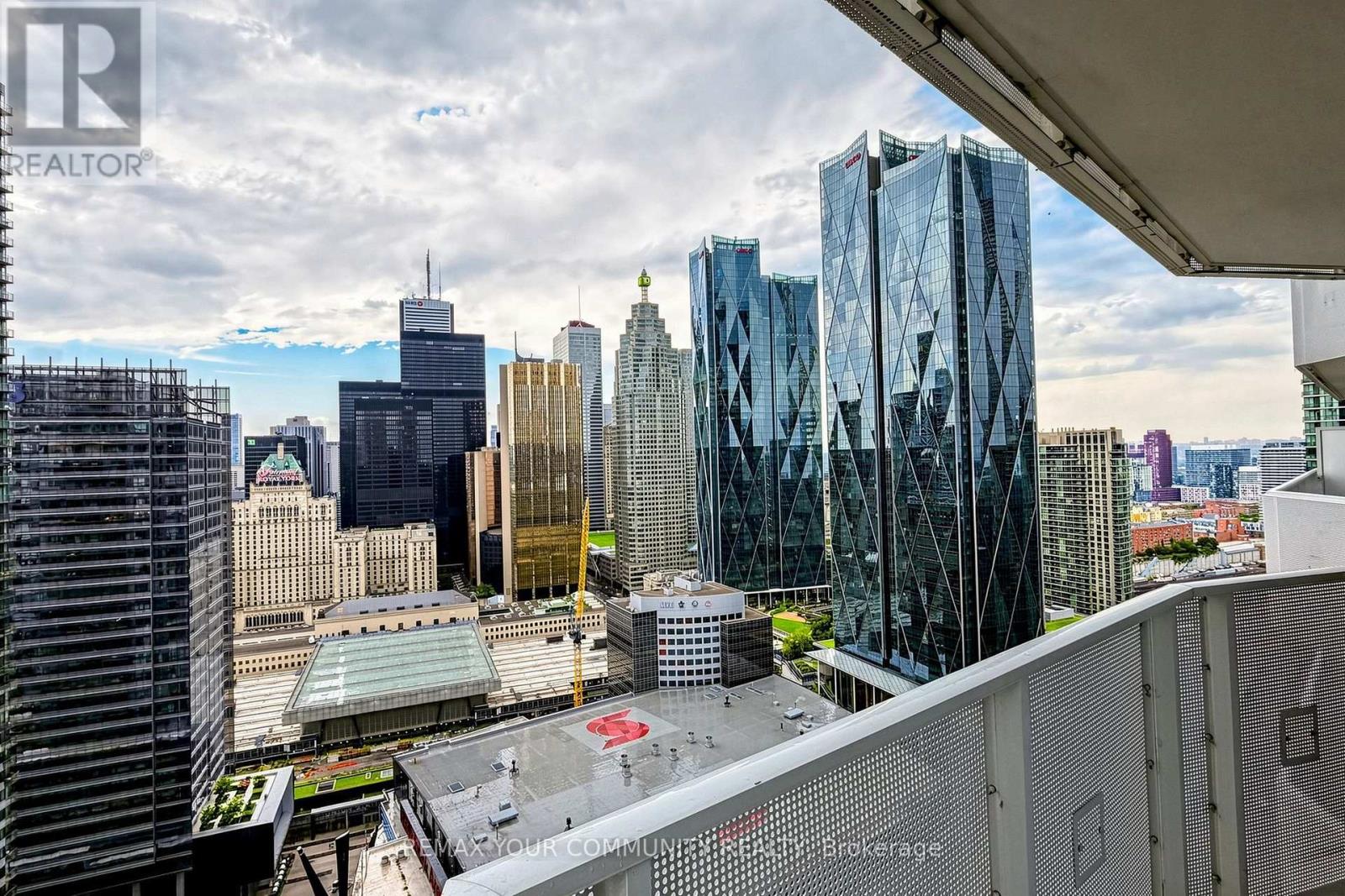 #3702 88 HARBOUR STREET - 39
