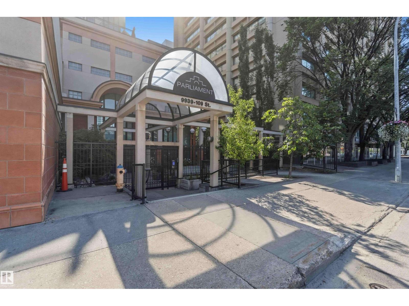 #708 9939 109 ST NW - 4