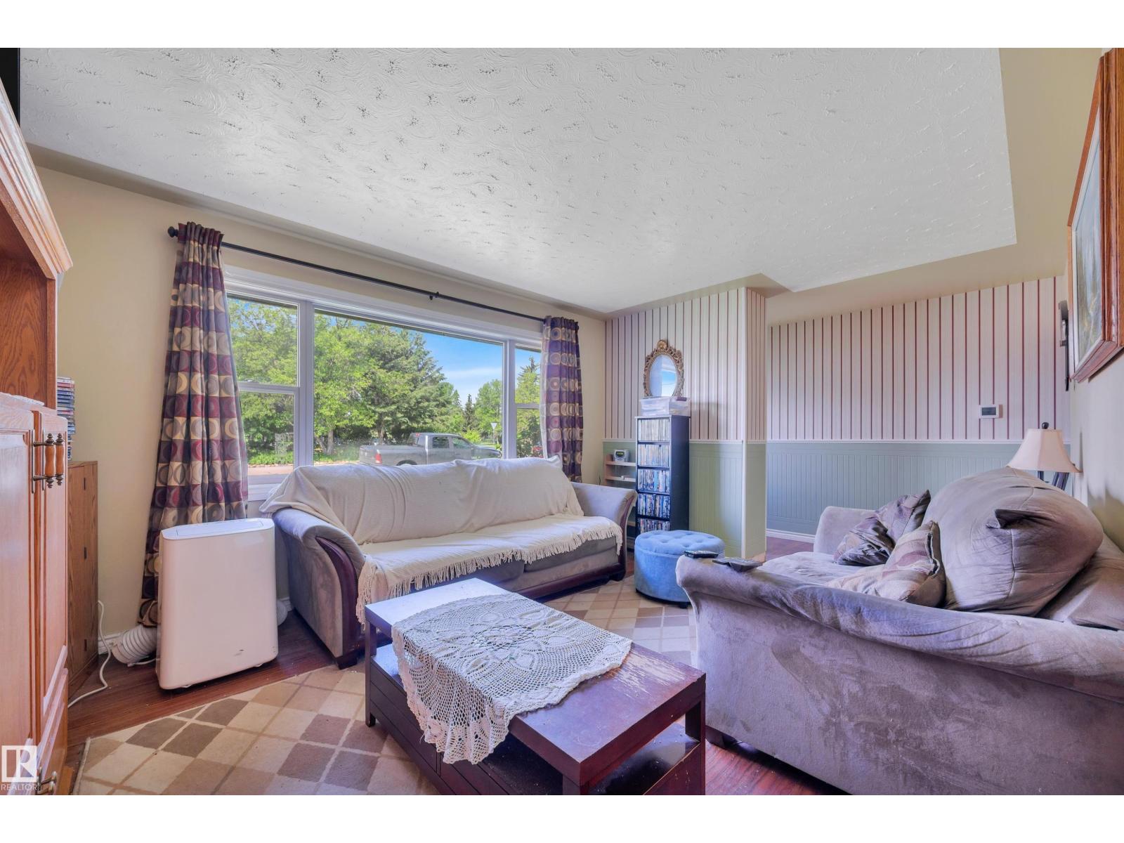 13411 112 ST NW - 4
