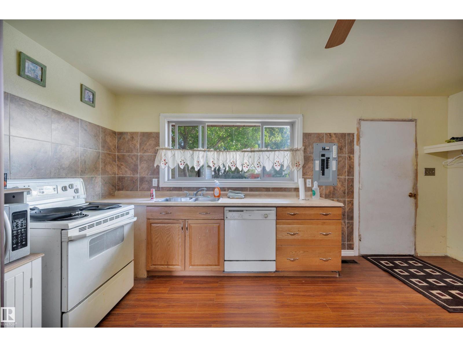 13411 112 ST NW - 8