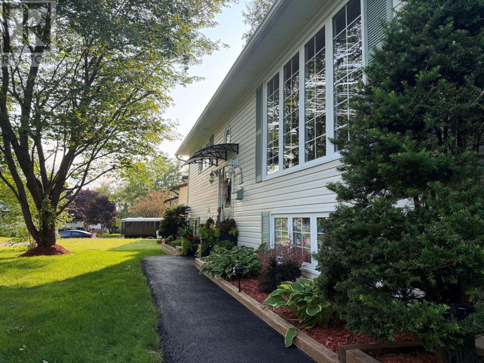 17 Grieve Crescent - Image 2