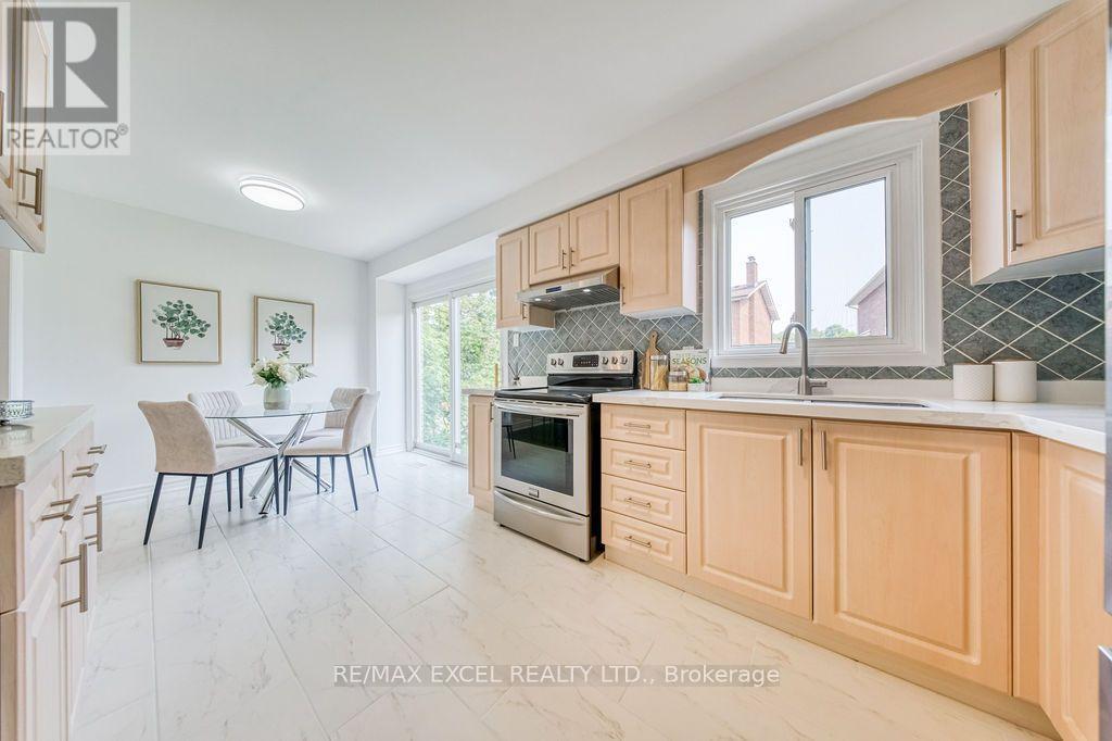 25 BARRINGTON CRESCENT - 13