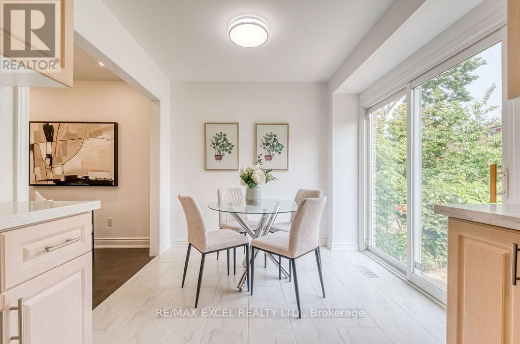 25 BARRINGTON CRESCENT - 16