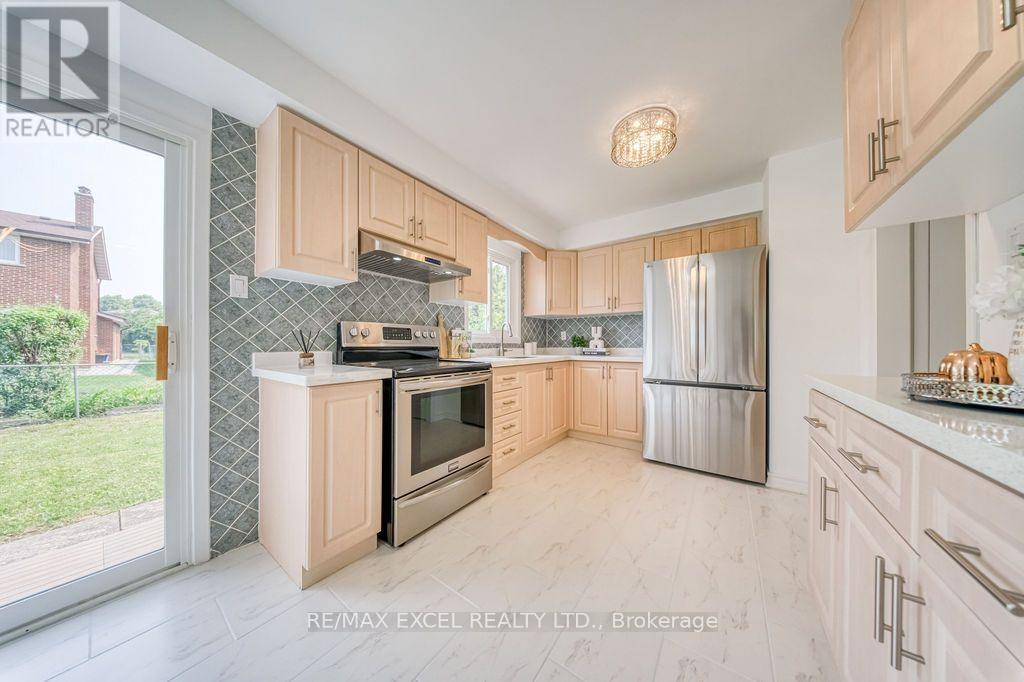 25 BARRINGTON CRESCENT - 17