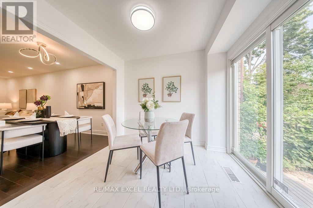 25 BARRINGTON CRESCENT - 18