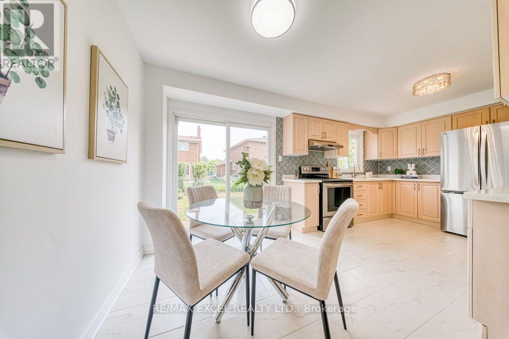 25 BARRINGTON CRESCENT - 19