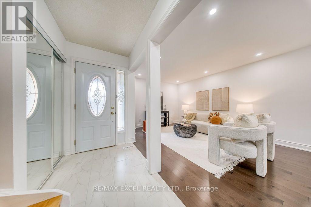25 BARRINGTON CRESCENT - 2