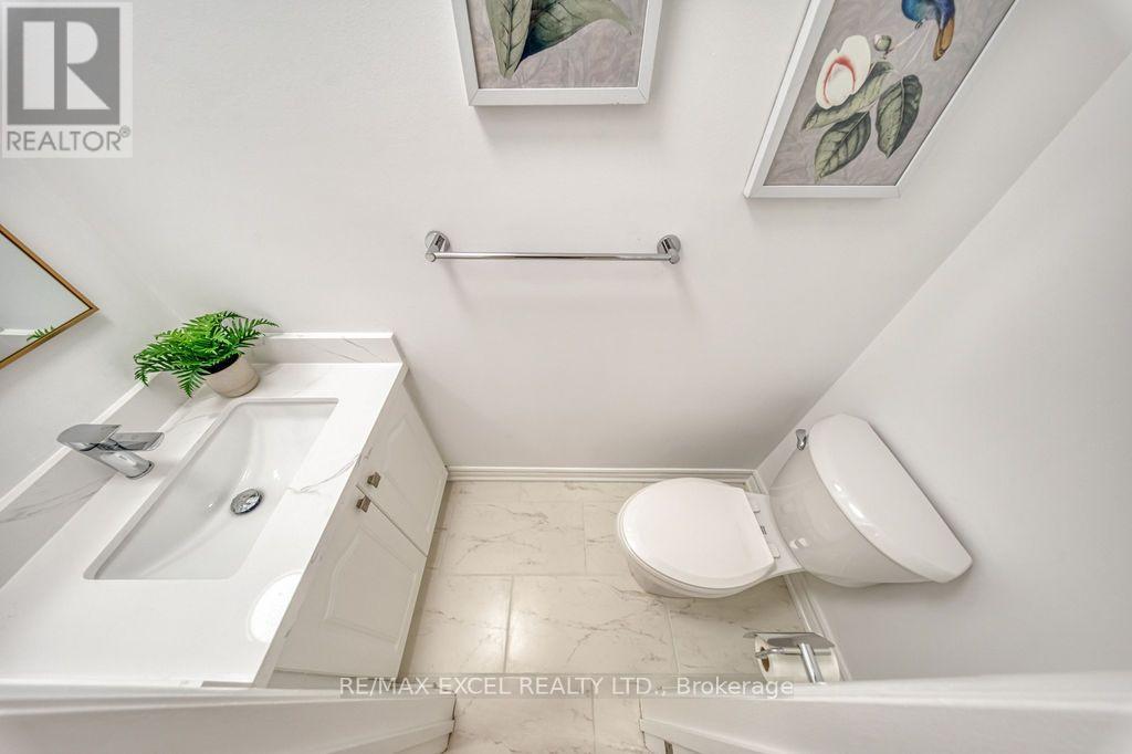 25 BARRINGTON CRESCENT - 20