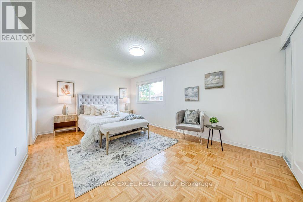 25 BARRINGTON CRESCENT - 22