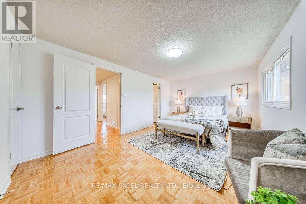 25 BARRINGTON CRESCENT - 24