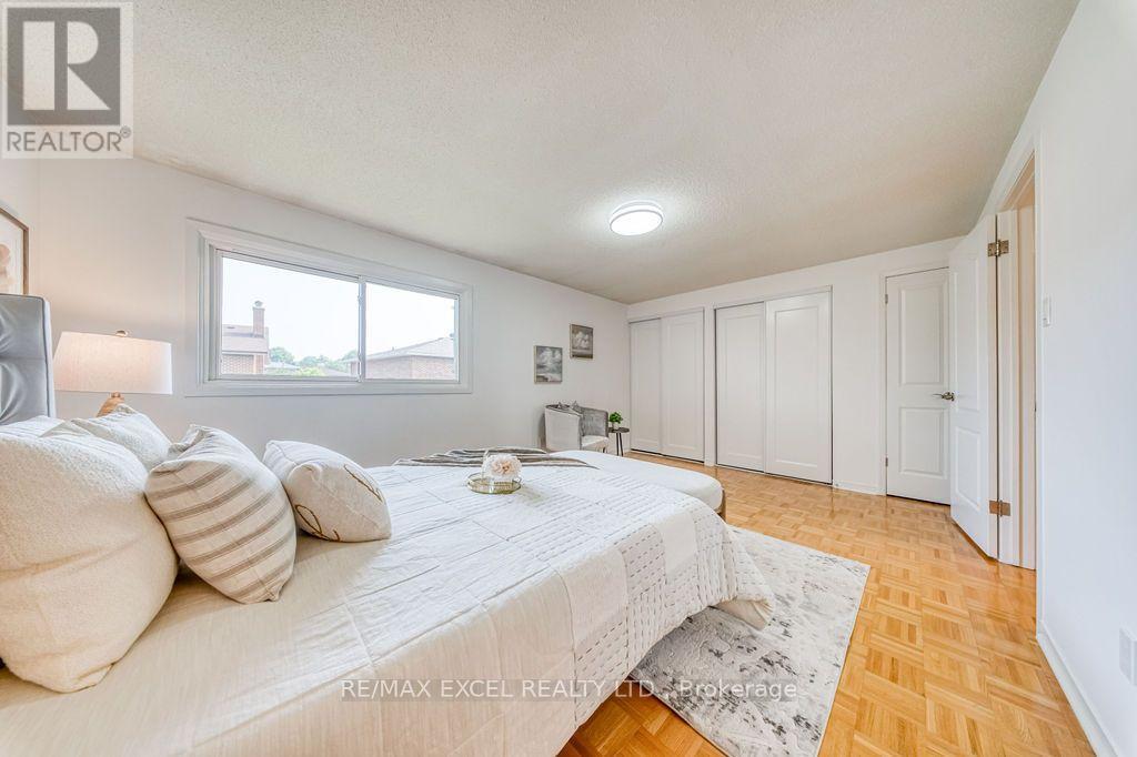 25 BARRINGTON CRESCENT - 25