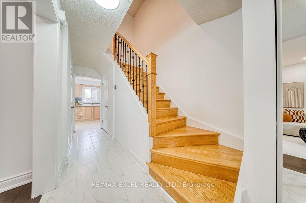25 BARRINGTON CRESCENT - 3