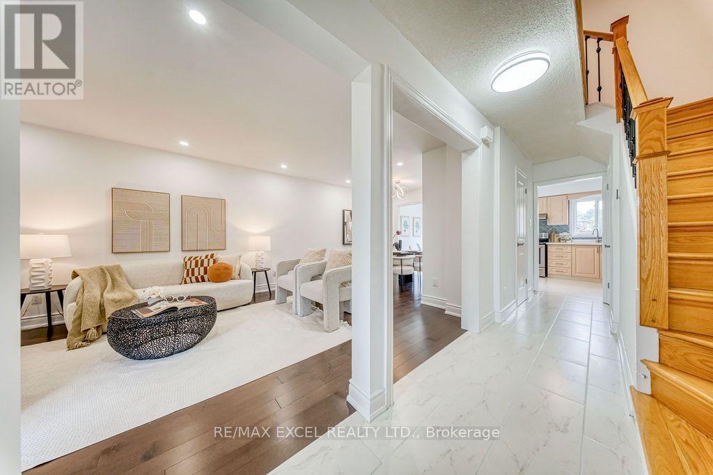 25 BARRINGTON CRESCENT - 4