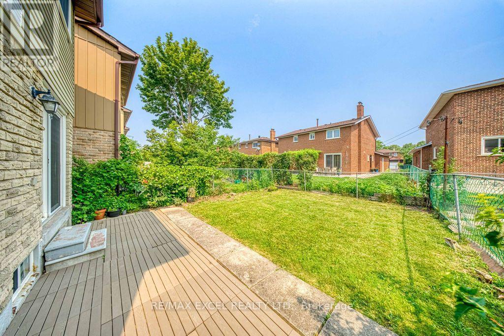 25 BARRINGTON CRESCENT - 41