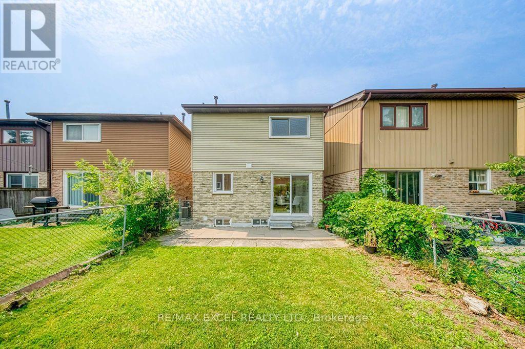 25 BARRINGTON CRESCENT - 42