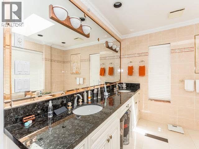 7 Bed, 6 Bath House for Sale in Vancouver – 1128 W 37TH AVENUE, Vancouver – MLS# R3148405 - Image 11