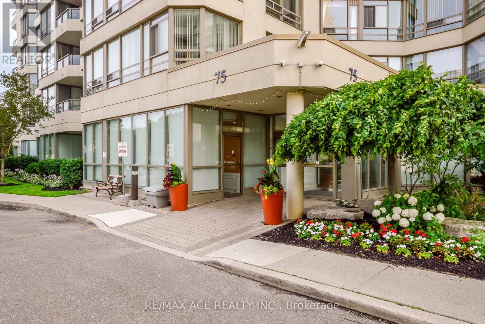 #201 75 KING STREET E - 2
