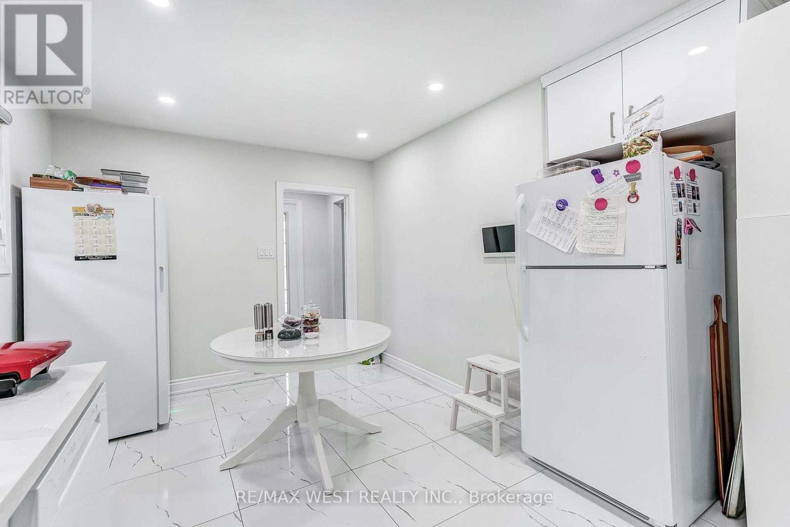 19 ARCHWAY CRESCENT - 10