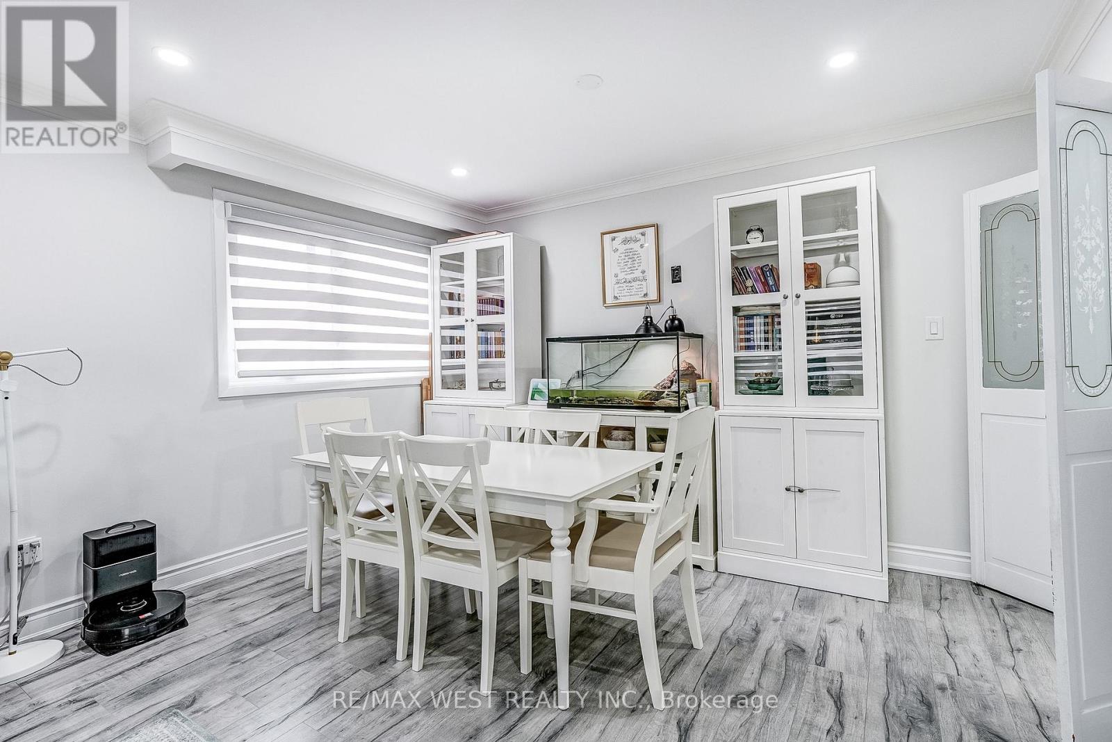 19 ARCHWAY CRESCENT - 11
