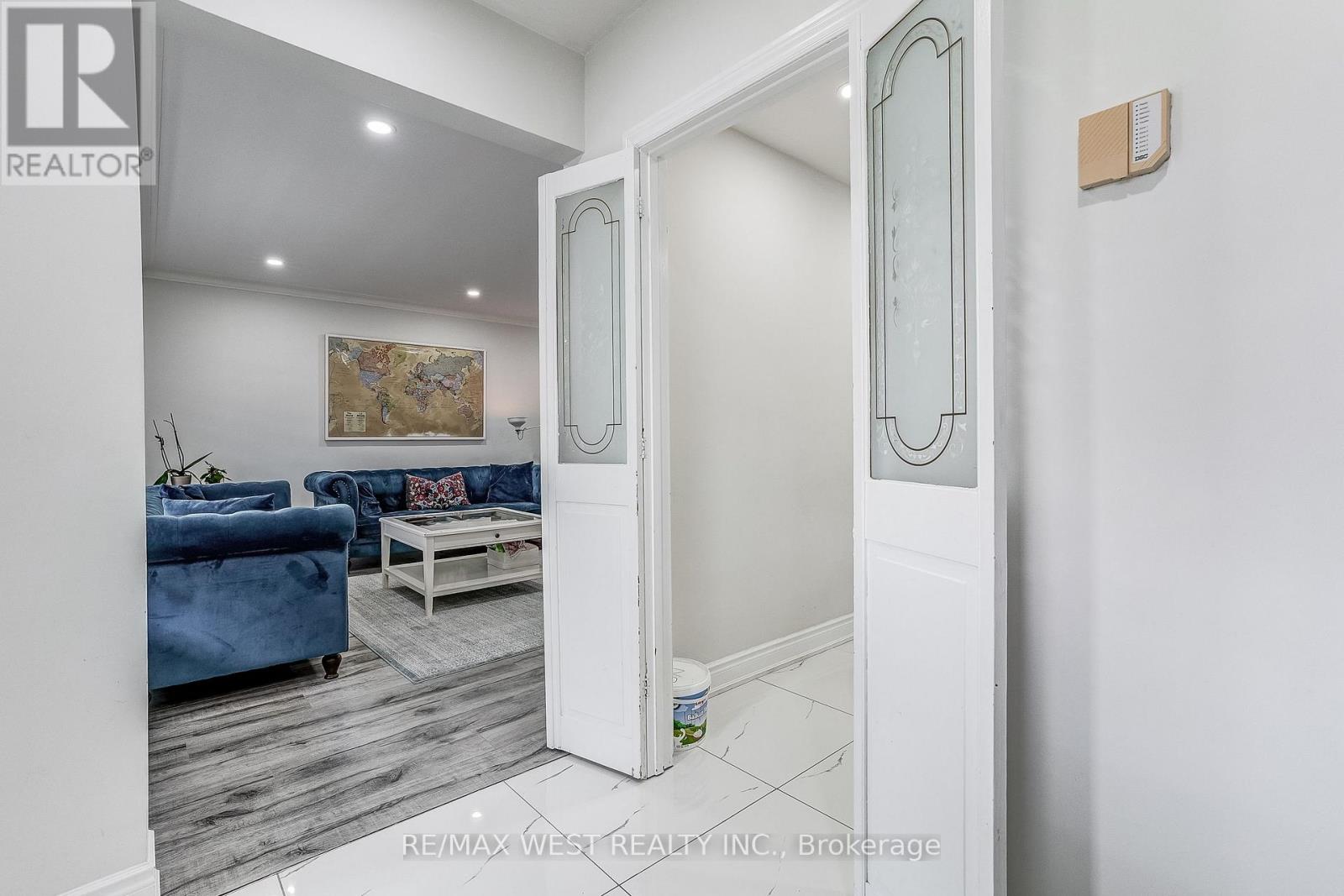 19 ARCHWAY CRESCENT - 12