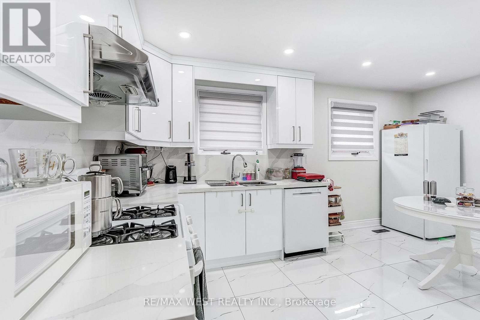 19 ARCHWAY CRESCENT - 13