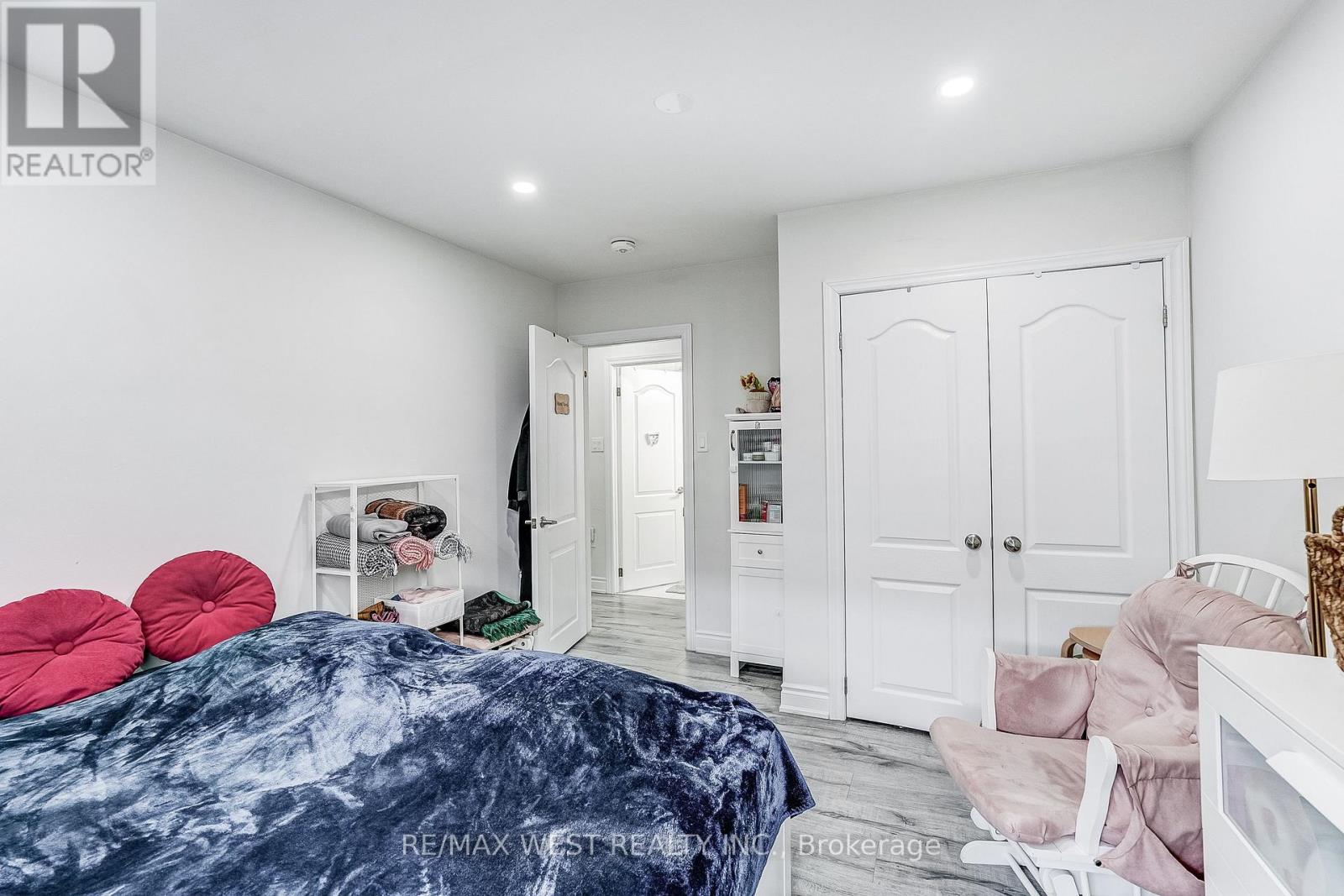 19 ARCHWAY CRESCENT - 15