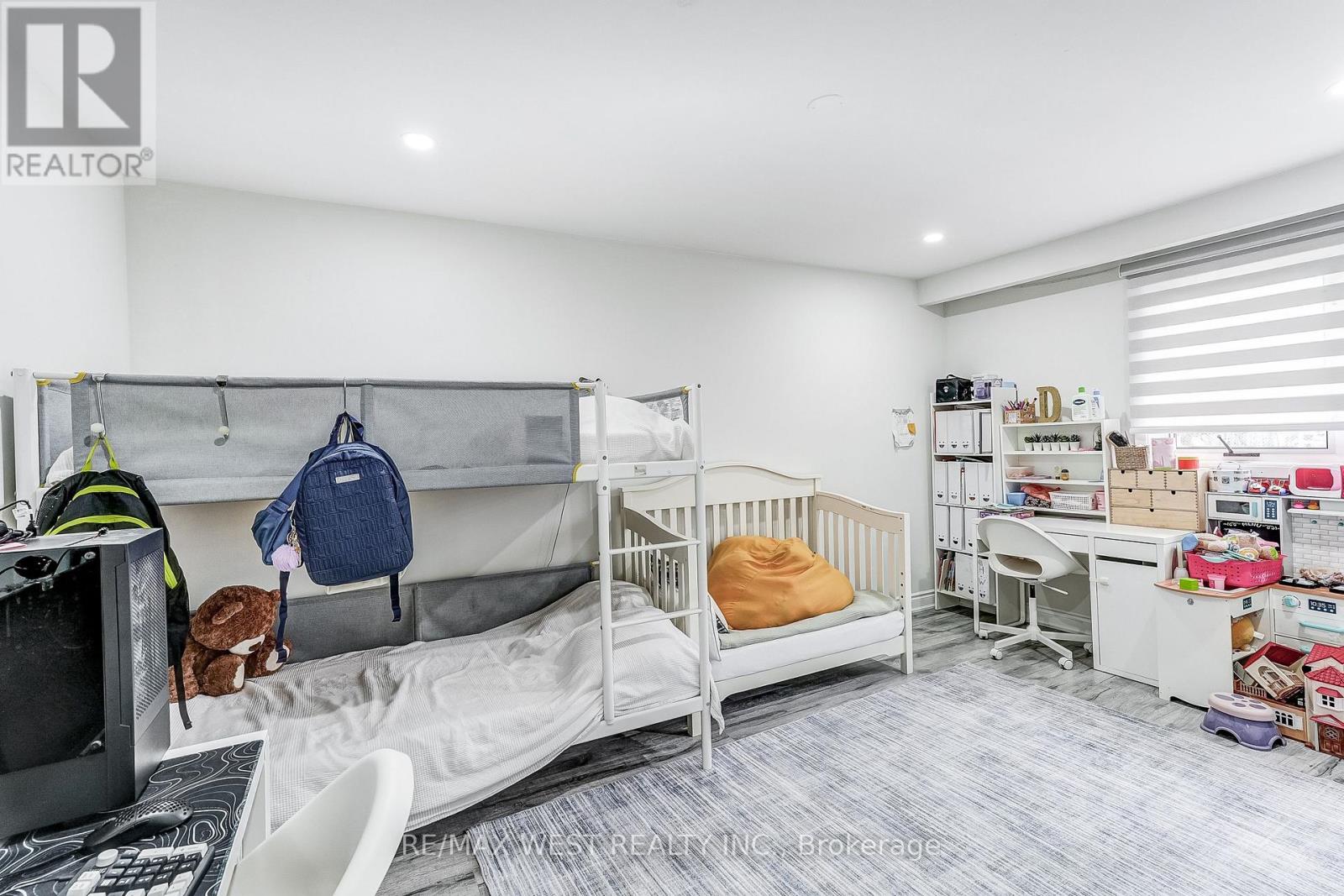 19 ARCHWAY CRESCENT - 17