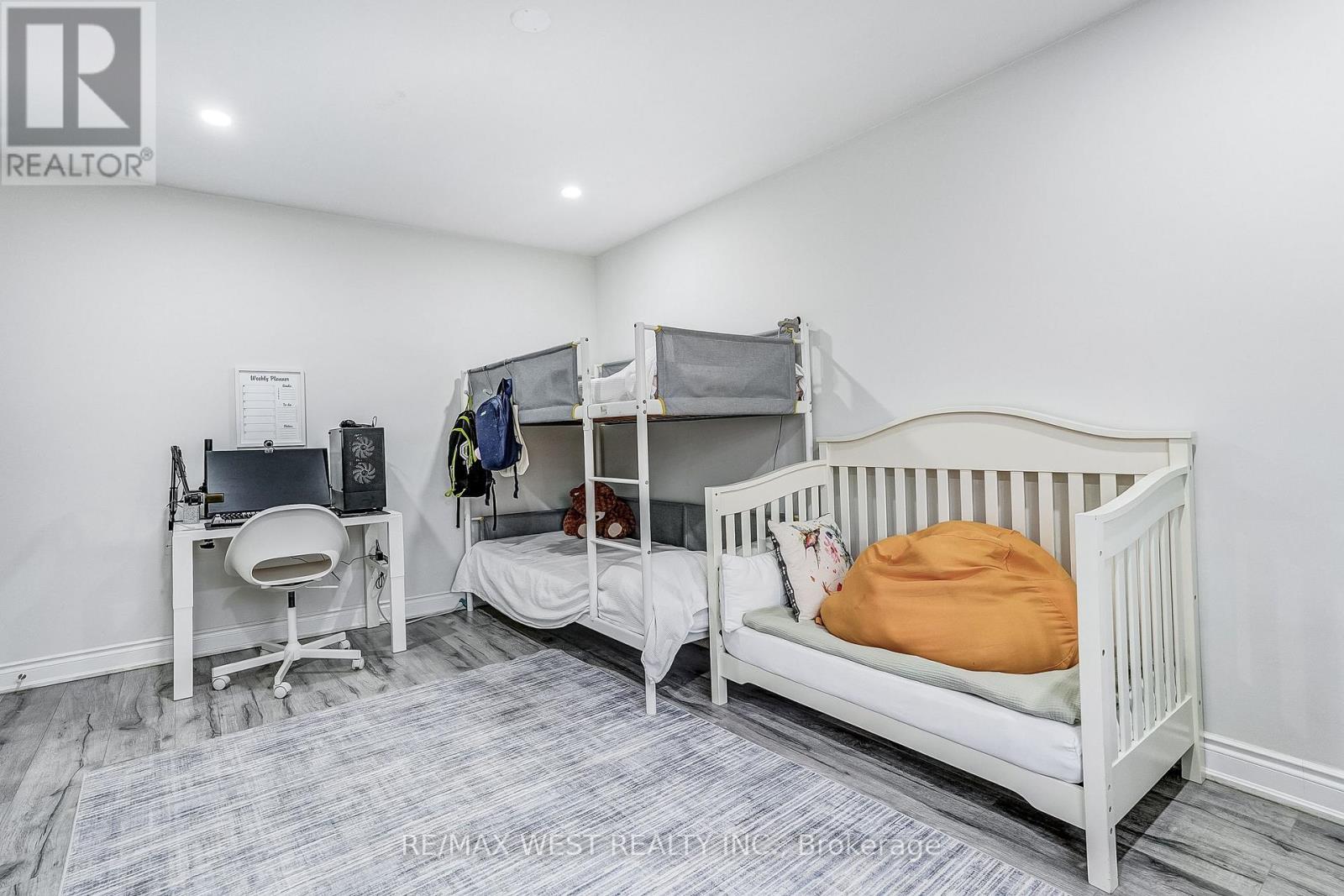 19 ARCHWAY CRESCENT - 18