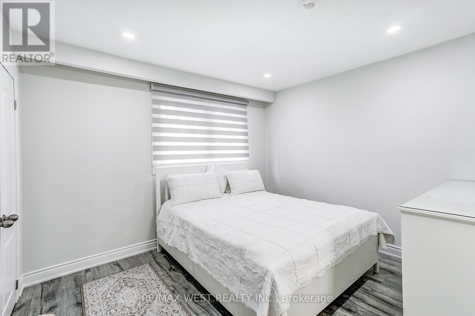 19 ARCHWAY CRESCENT - 20