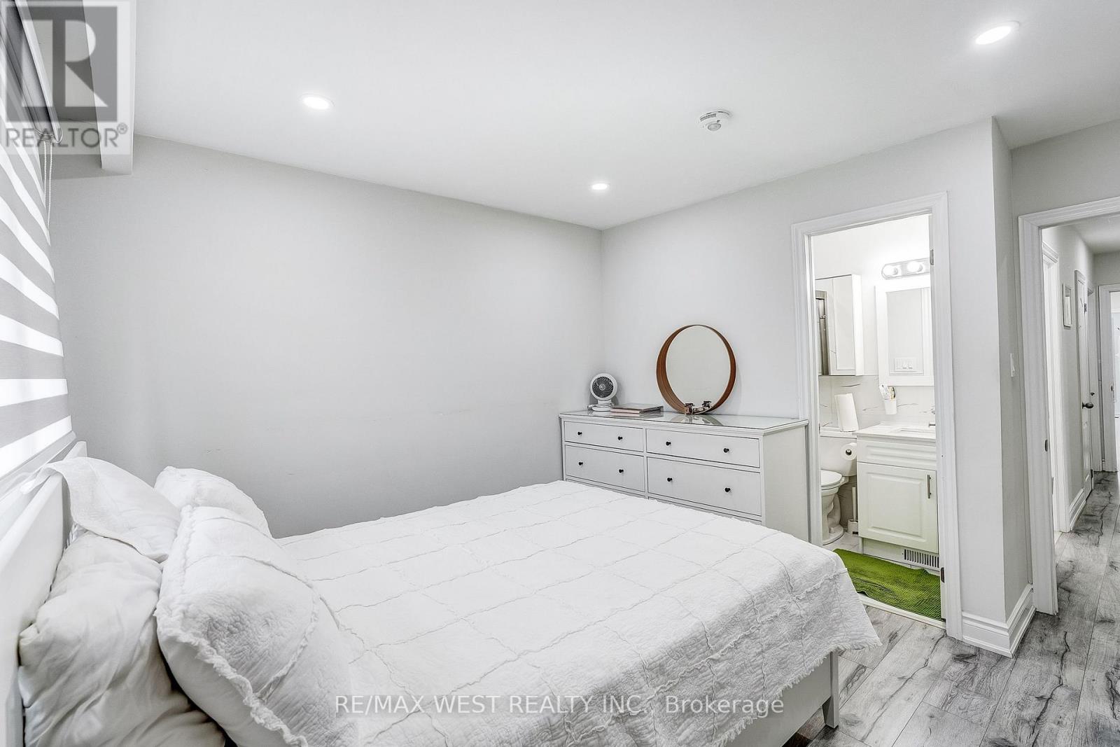 19 ARCHWAY CRESCENT - 21