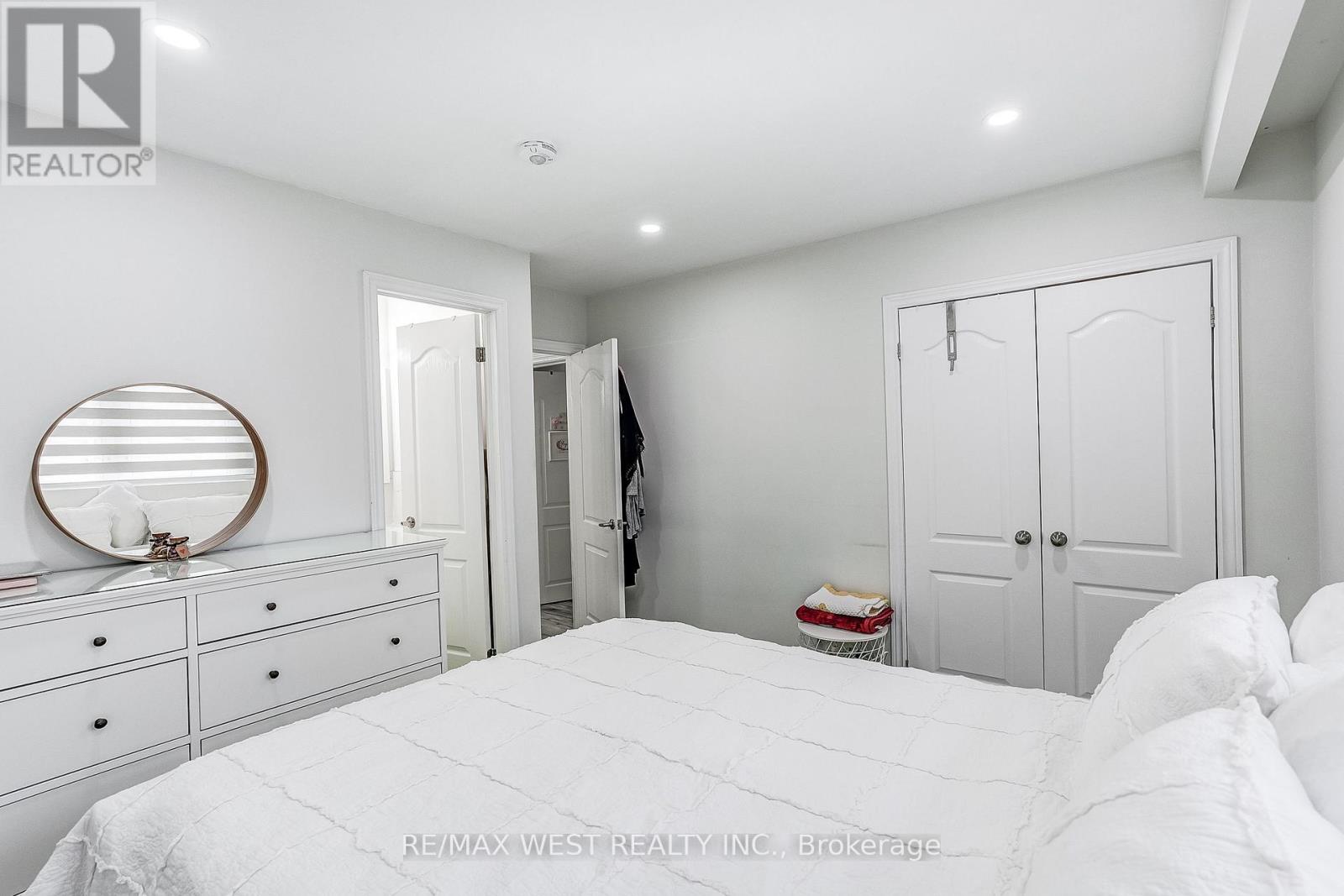 19 ARCHWAY CRESCENT - 22