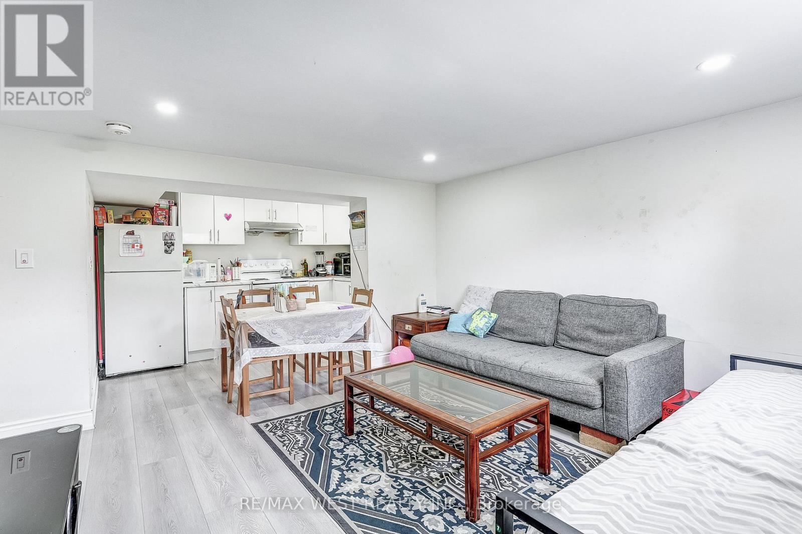 19 ARCHWAY CRESCENT - 25