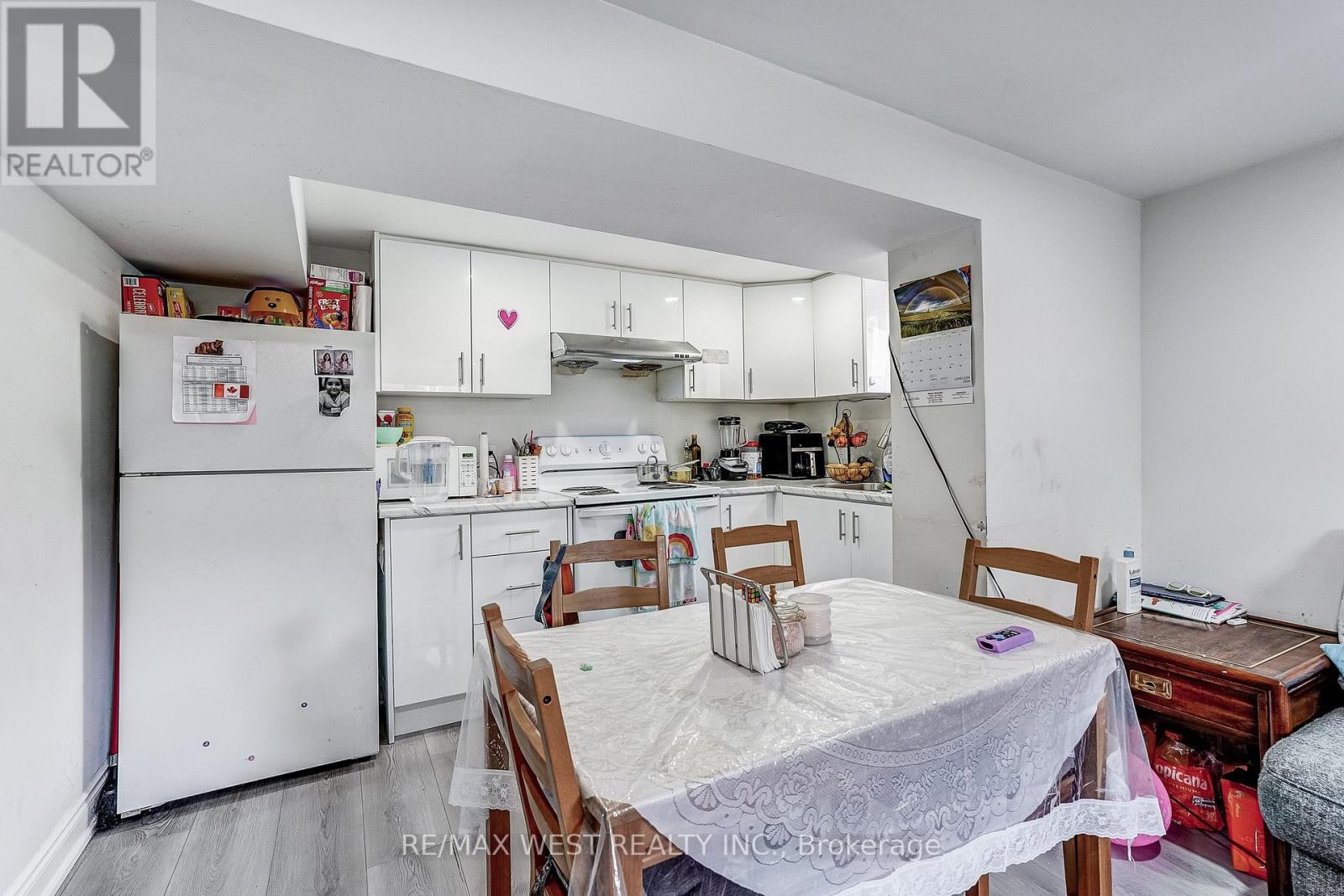 19 ARCHWAY CRESCENT - 28