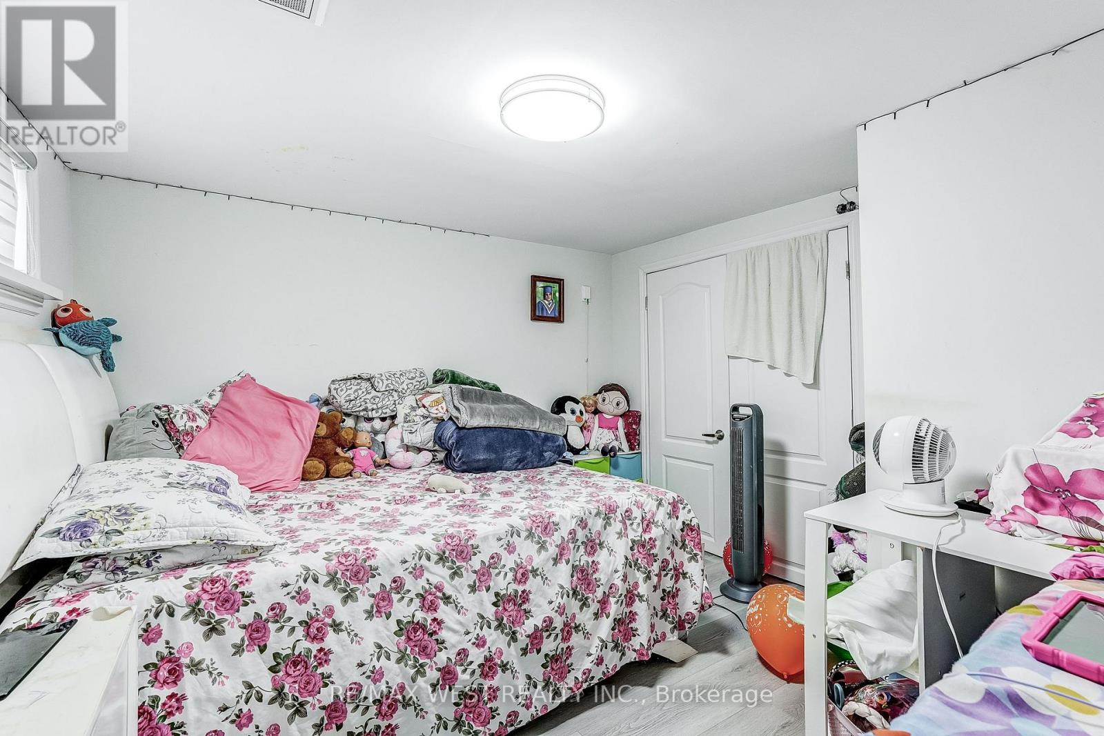 19 ARCHWAY CRESCENT - 30