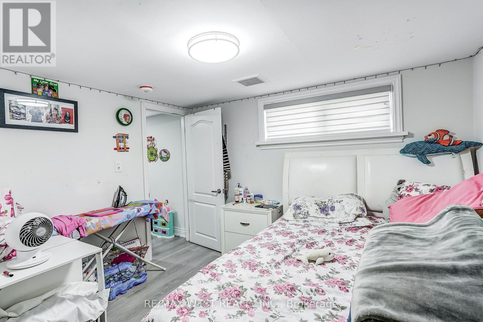 19 ARCHWAY CRESCENT - 31