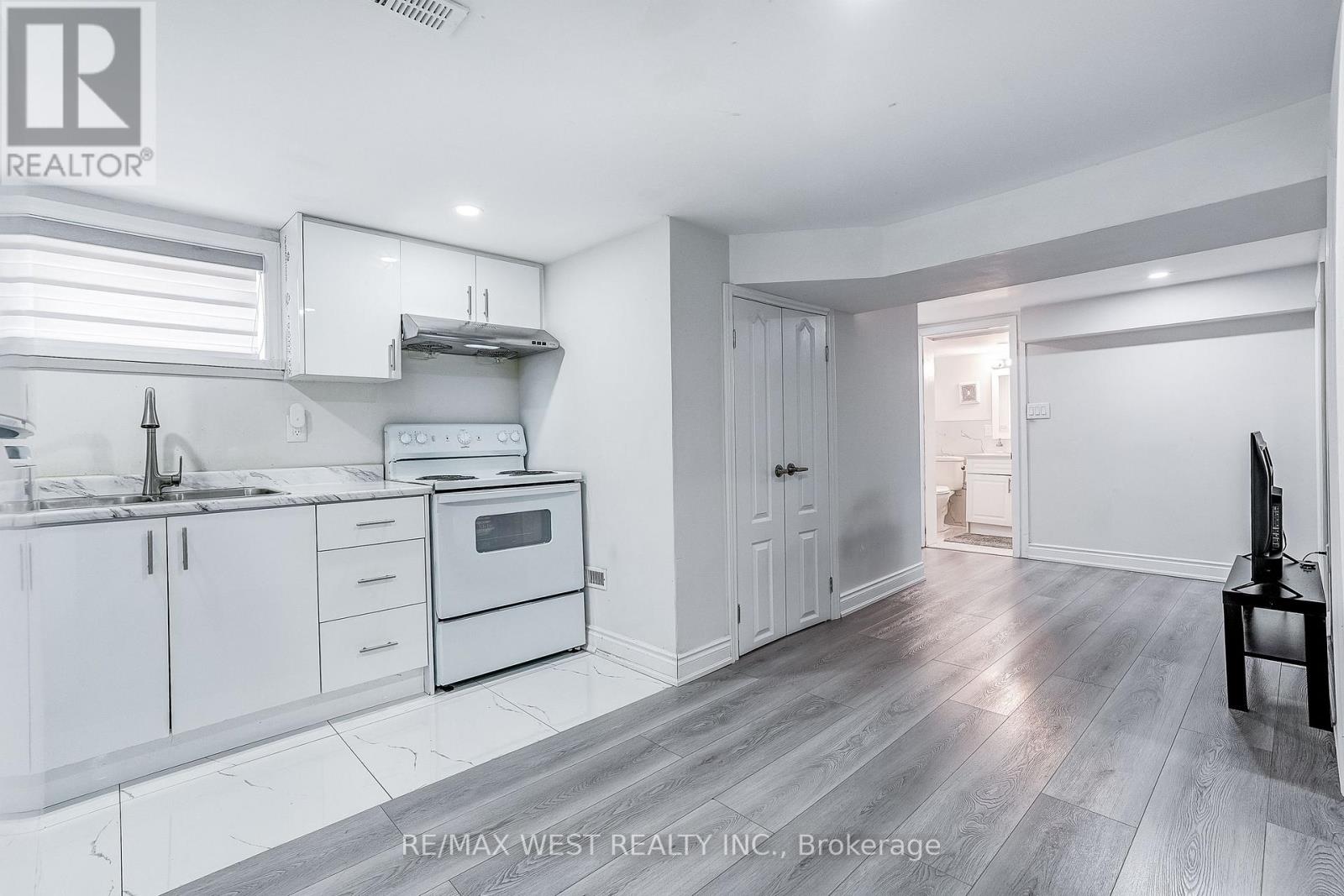 19 ARCHWAY CRESCENT - 34