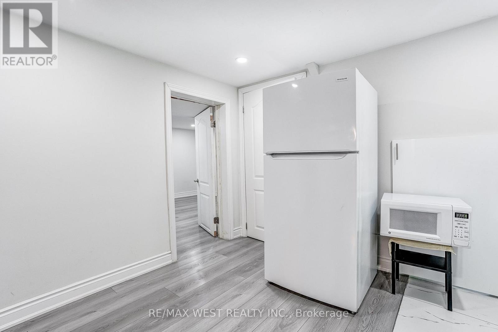 19 ARCHWAY CRESCENT - 36